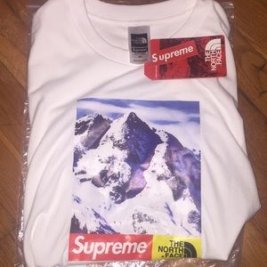 Supreme x Northface Shirt w Supreme sticker